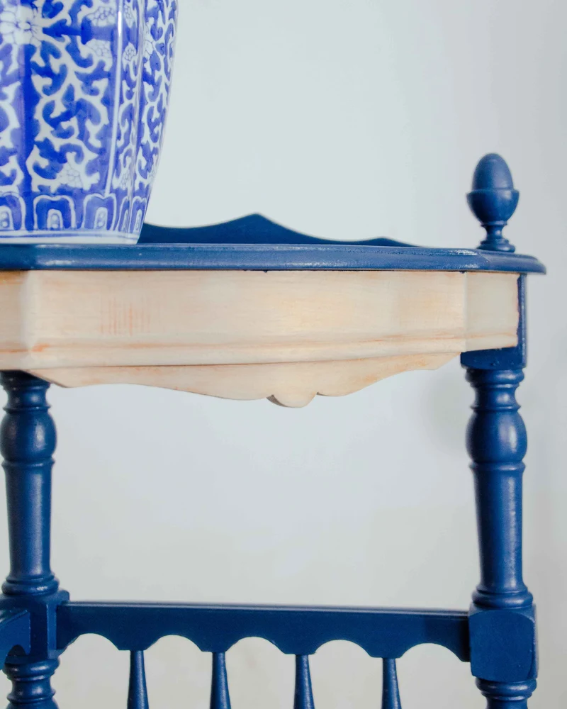 Francine, la table d'appoint en bois N°1531