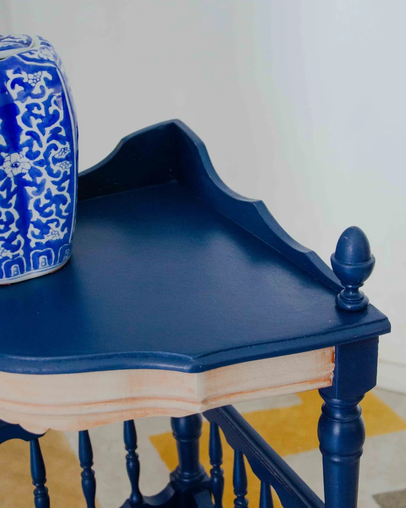 Francine, la table d'appoint en bois N°1531