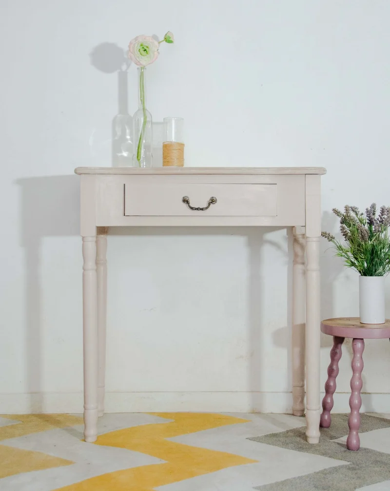 Francine, la table d'appoint en bois N°1528