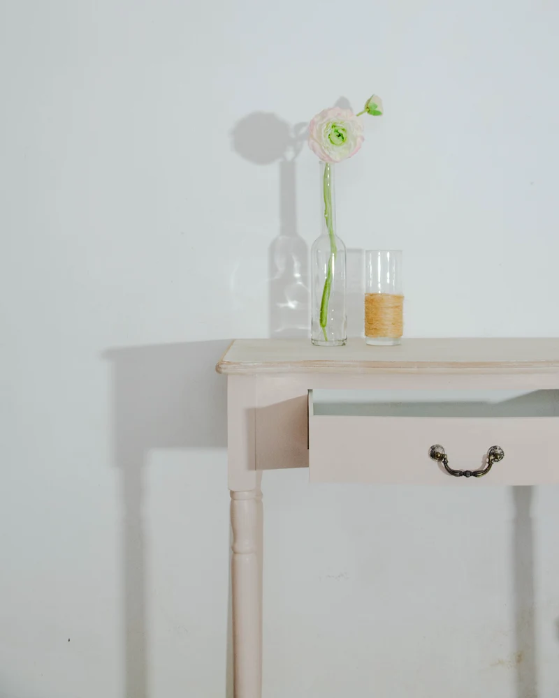 Francine, la table d'appoint en bois N°1528