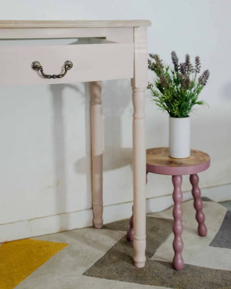 Francine, la table d'appoint en bois N°1528