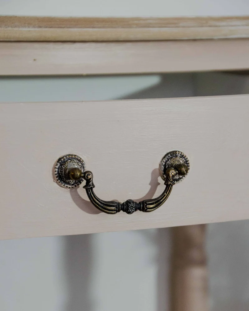 Francine, la table d'appoint en bois N°1528