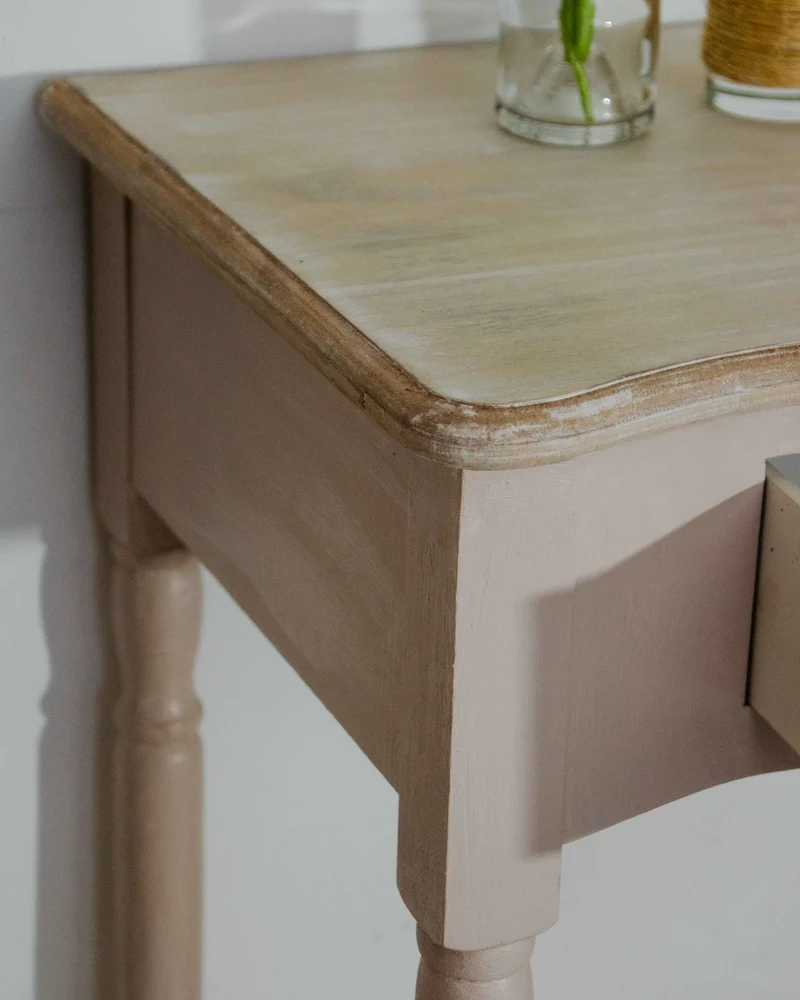 Francine, la table d'appoint en bois N°1528