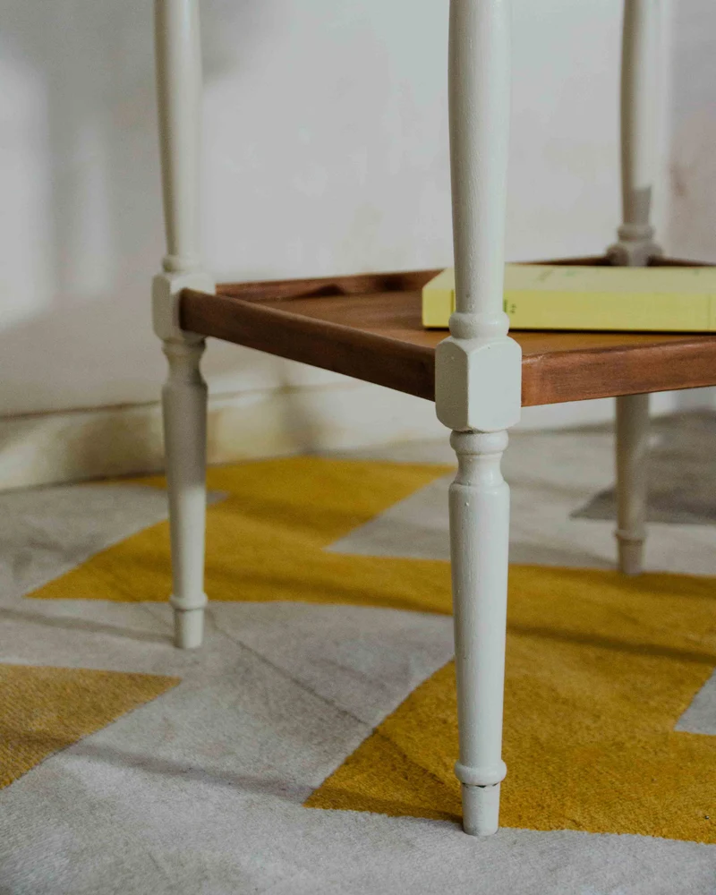 Francine, la table d'appoint en bois N°1530