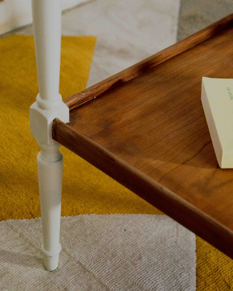 Francine, la table d'appoint en bois N°1530
