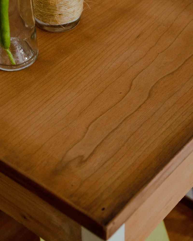 Francine, la table d'appoint en bois N°1530