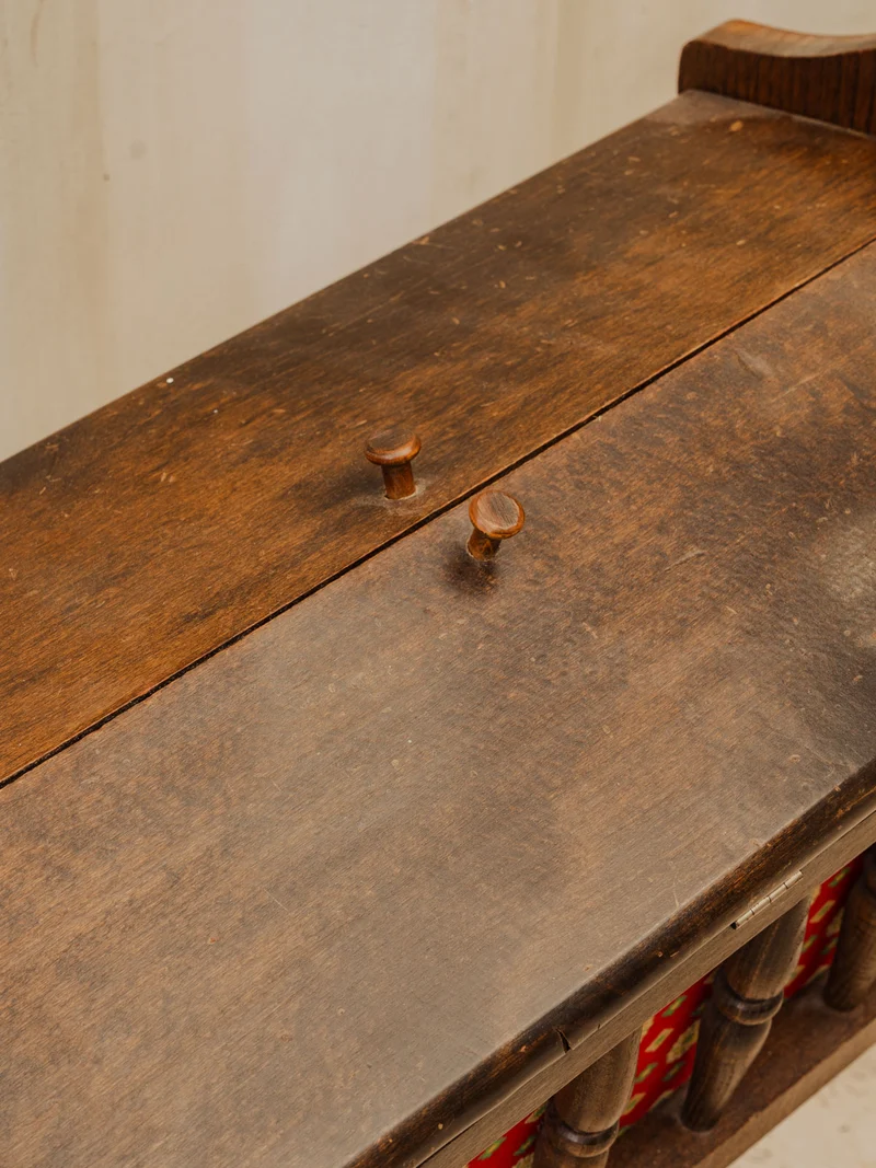 Brigitte, l'ancienne couseuse en bois N°357