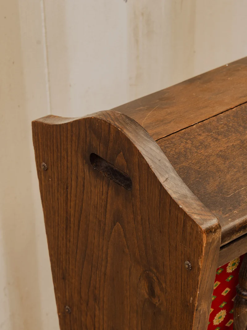Brigitte, l'ancienne couseuse en bois N°357