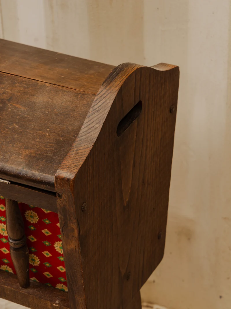 Brigitte, l'ancienne couseuse en bois N°357