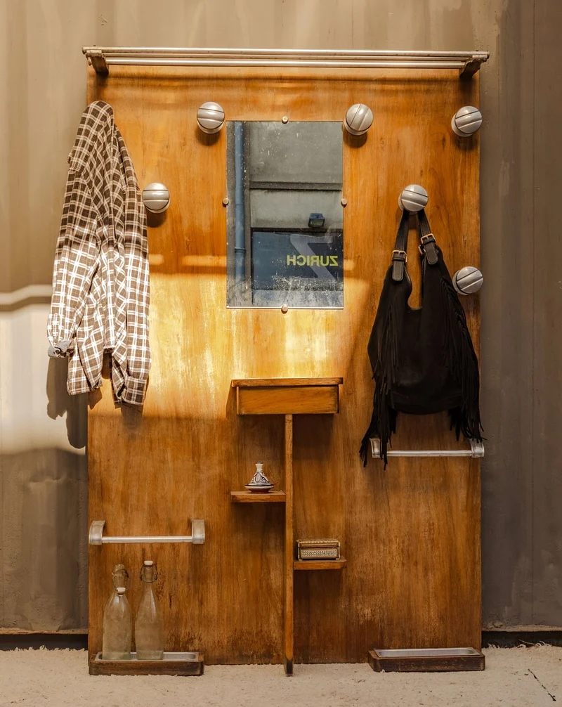 Max, le vestiaire en bois et chromé N°440
