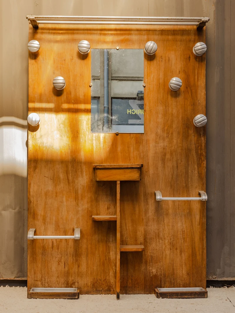 Max, le vestiaire en bois et chromé N°440