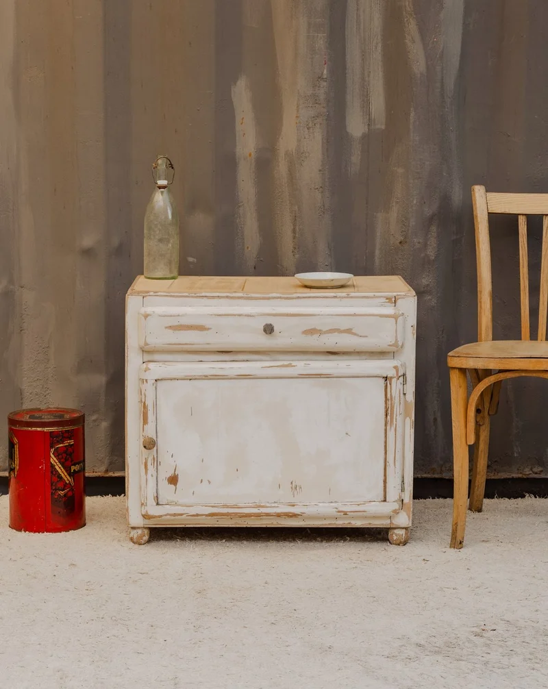 Gilbert, le meuble d'appoint en bois blanc N°1778