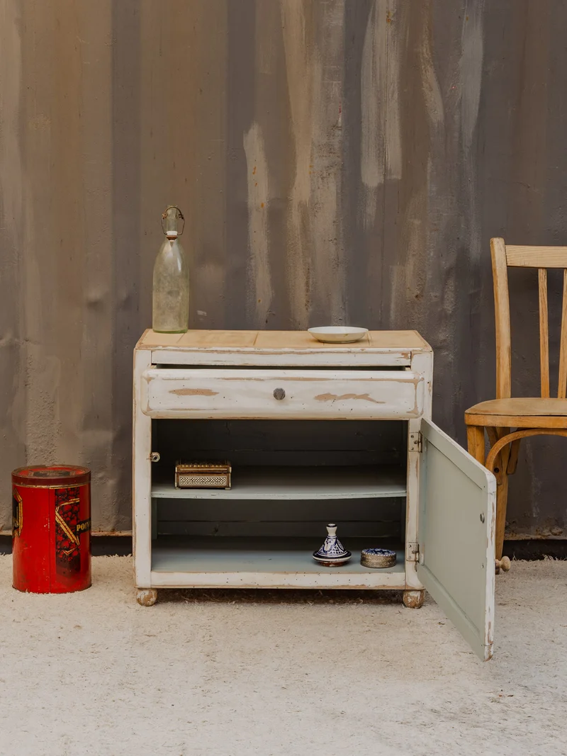 Gilbert, le meuble d'appoint en bois blanc N°1778