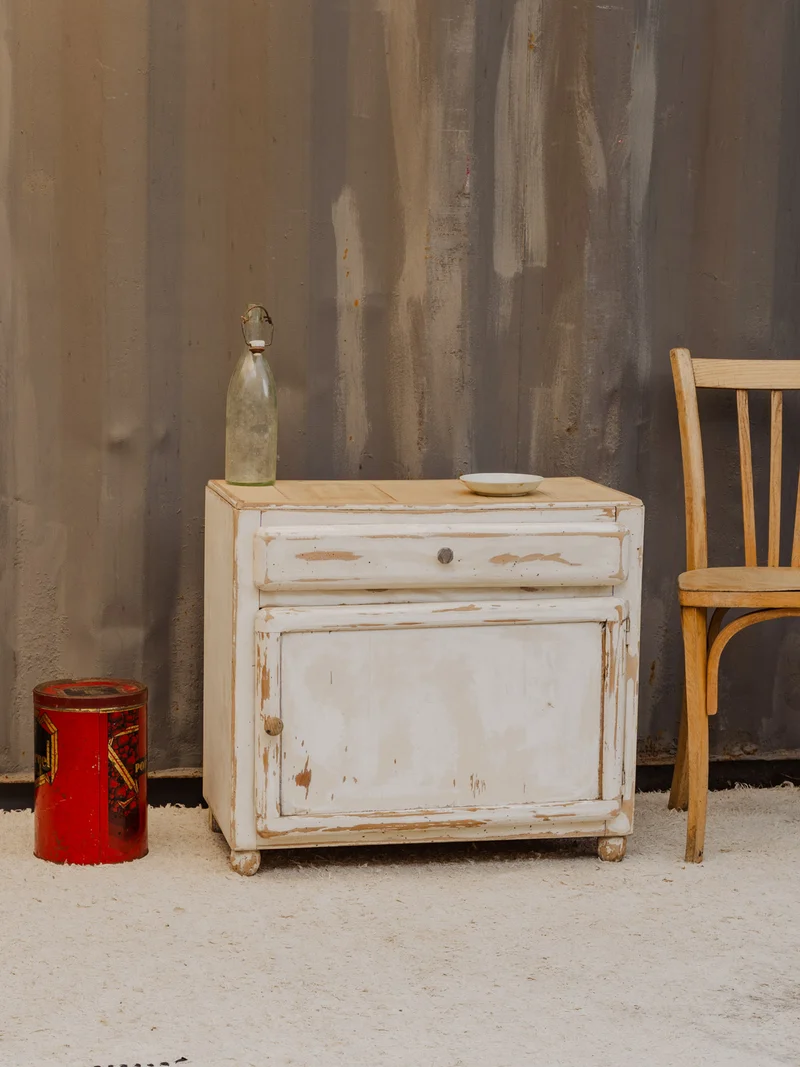 Gilbert, le meuble d'appoint en bois blanc N°1778
