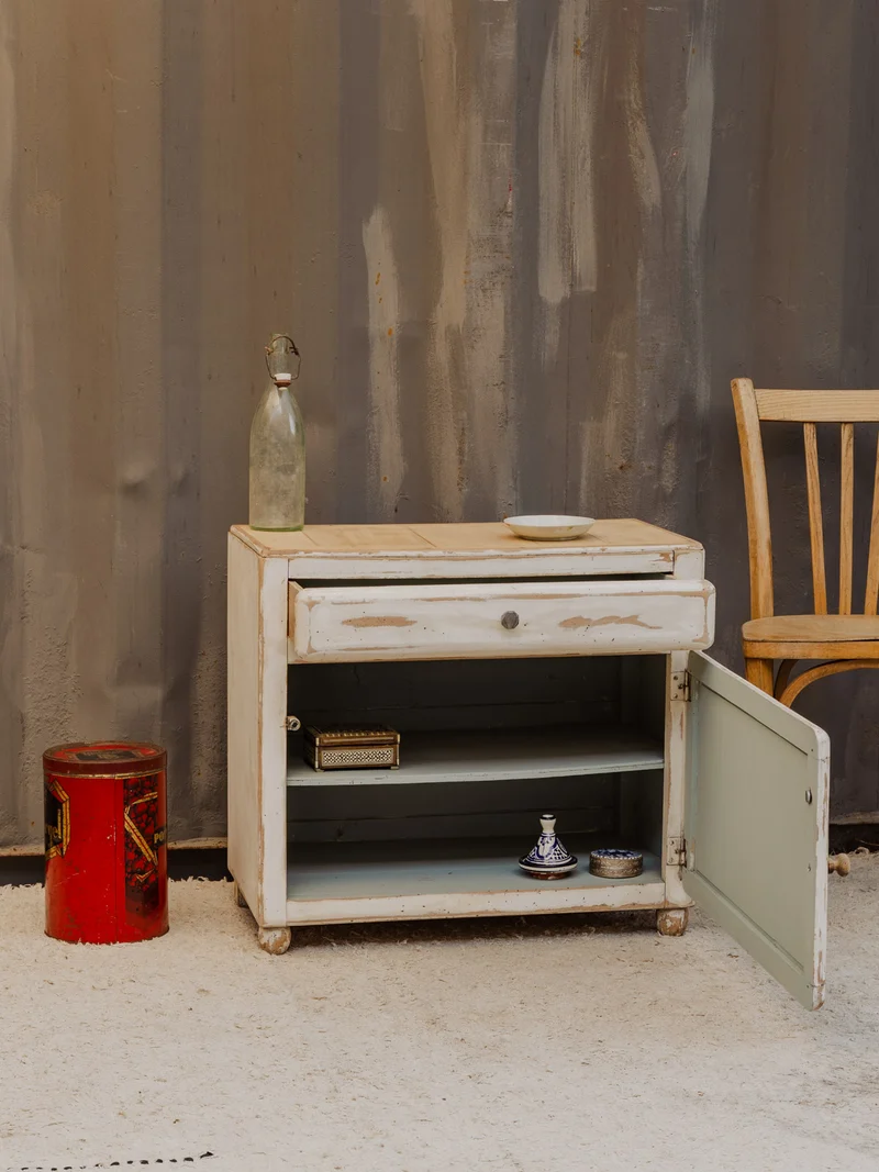 Gilbert, le meuble d'appoint en bois blanc N°1778