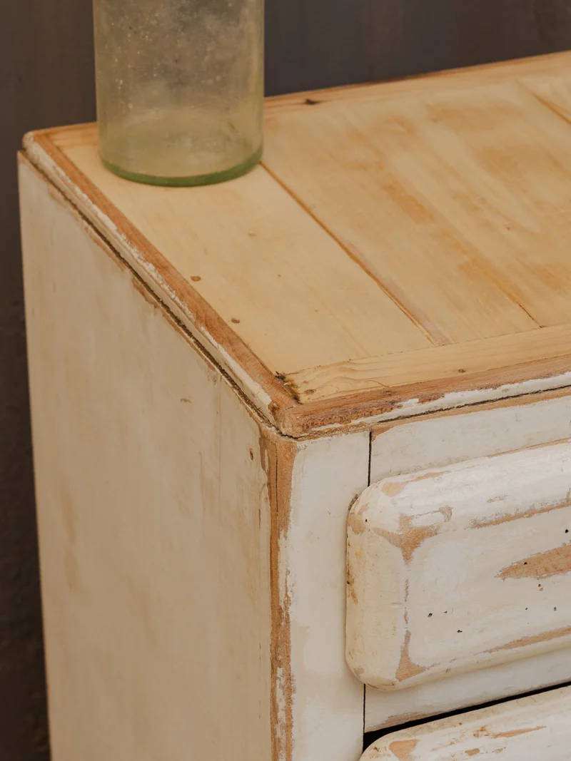 Gilbert, le meuble d'appoint en bois blanc N°1778