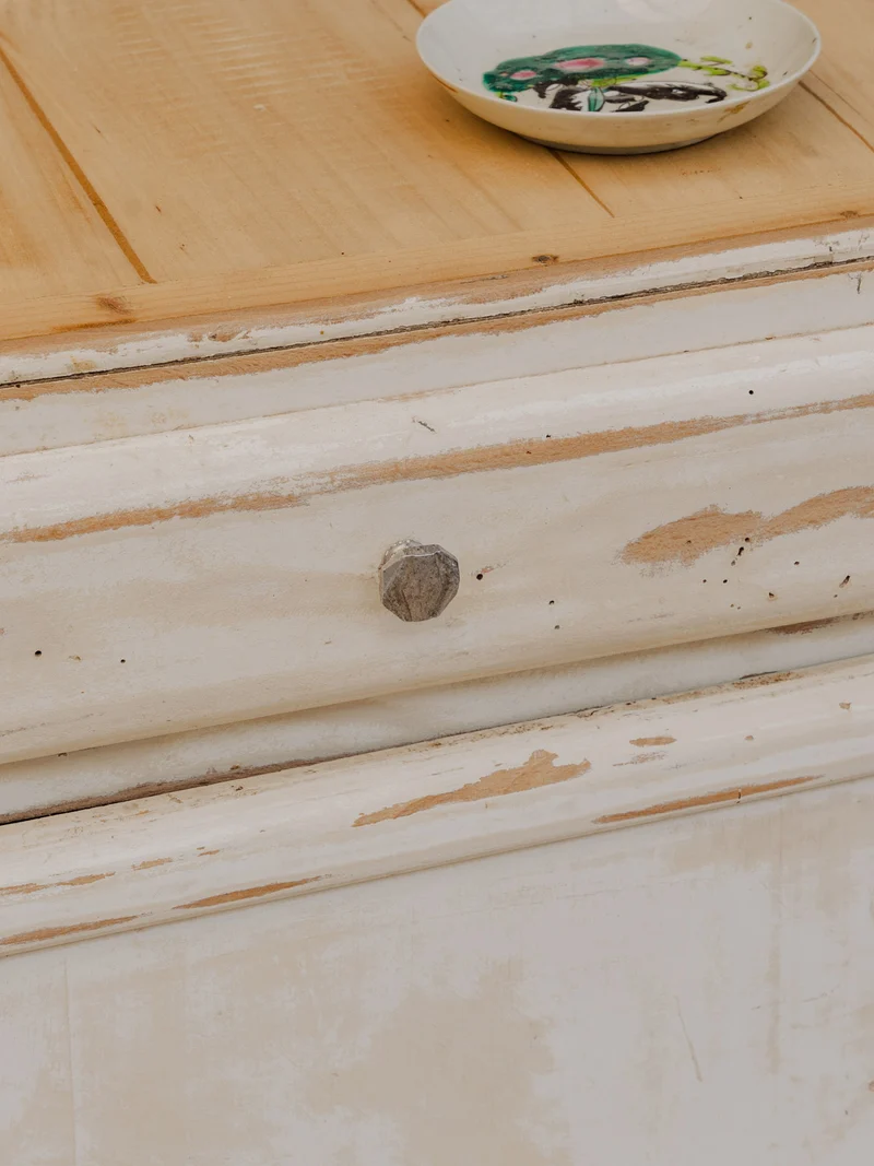 Gilbert, le meuble d'appoint en bois blanc N°1778