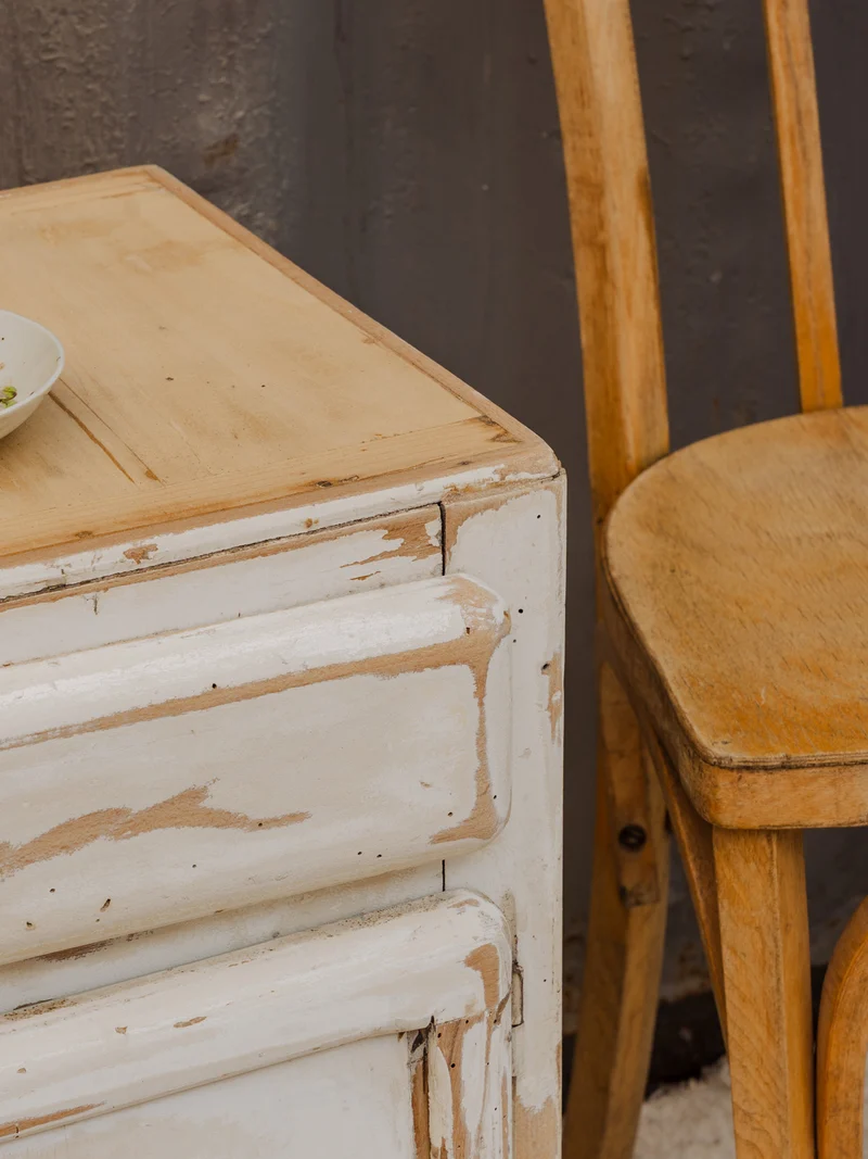 Gilbert, le meuble d'appoint en bois blanc N°1778