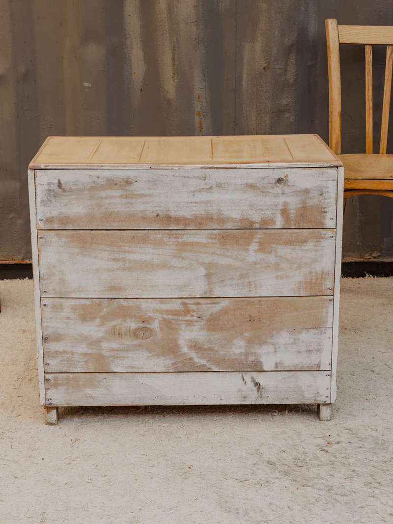 Gilbert, le meuble d'appoint en bois blanc N°1778
