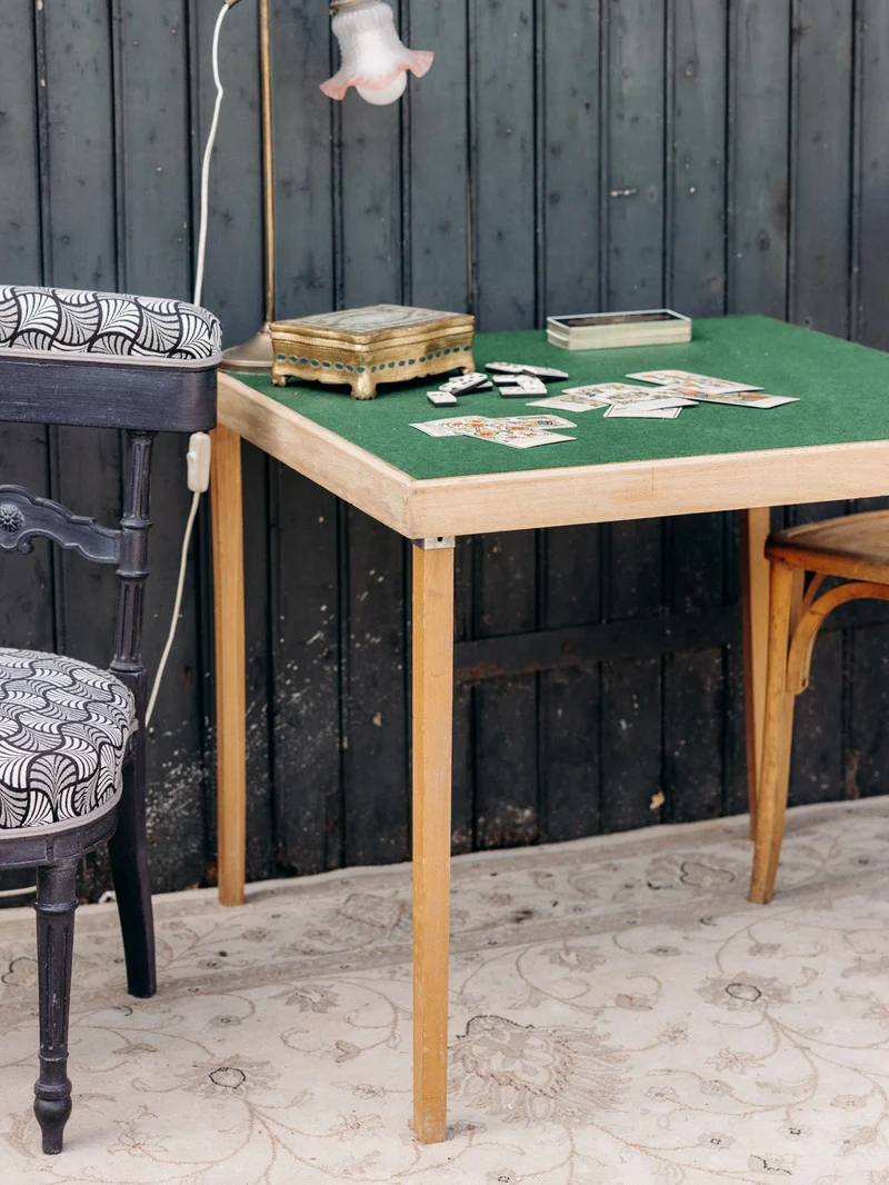 Billie, la table de jeux pliable fonctionnelle N°14