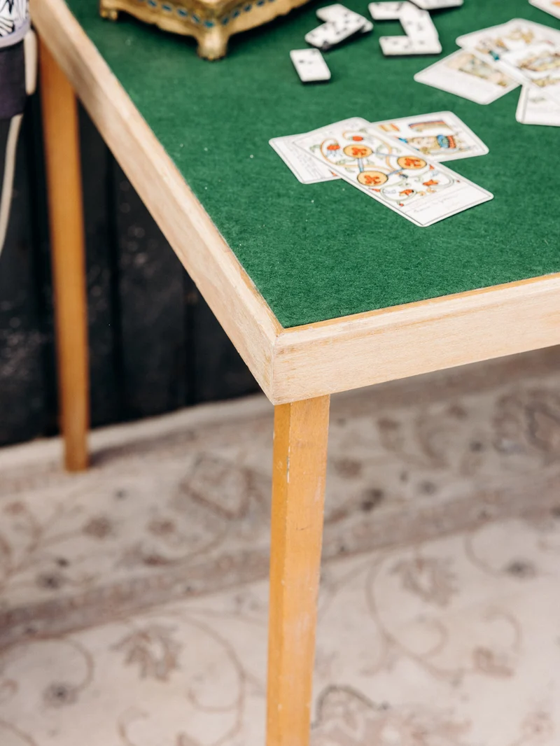 Billie, la table de jeux pliable fonctionnelle N°14