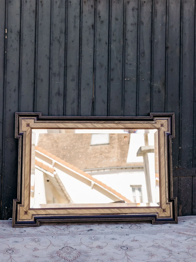 Igor, le miroir au cadre en bois sculpté N°1127