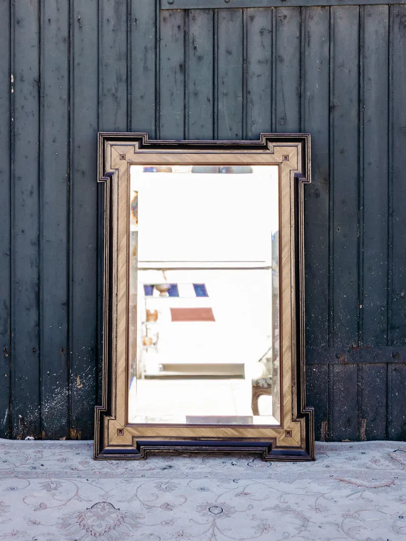 Igor, le miroir au cadre en bois sculpté N°1127