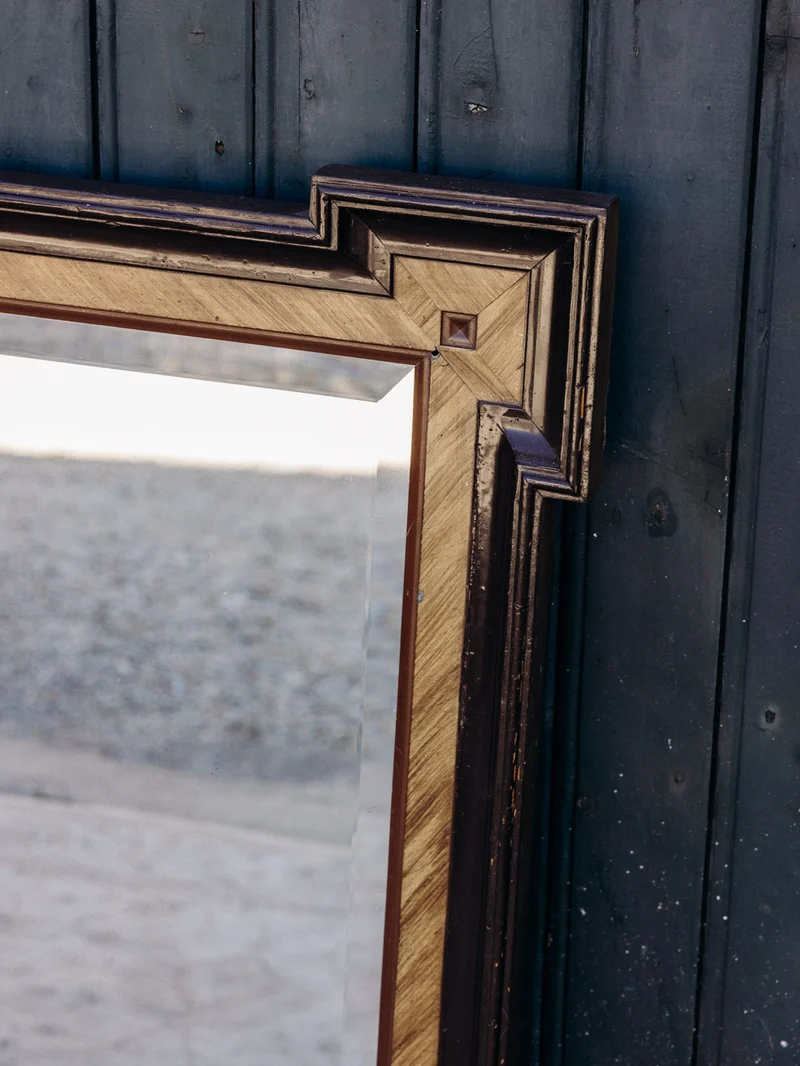 Igor, le miroir au cadre en bois sculpté N°1127