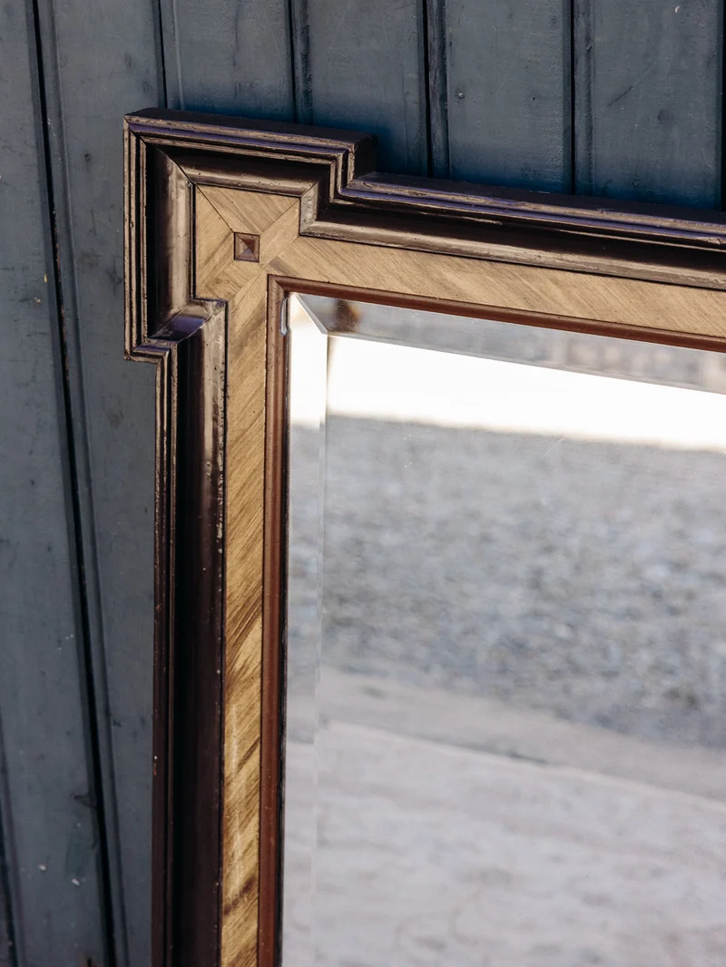 Igor, le miroir au cadre en bois sculpté N°1127