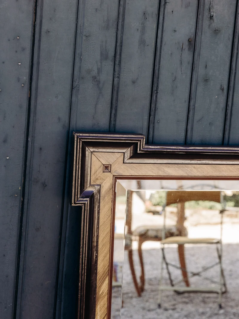 Igor, le miroir au cadre en bois sculpté N°1127