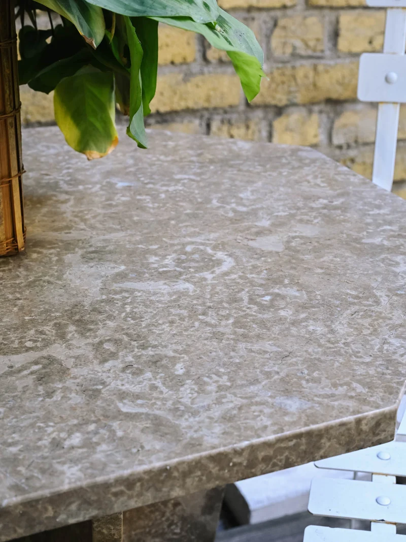 Hanna, la table d'appoint en marbre N°1528