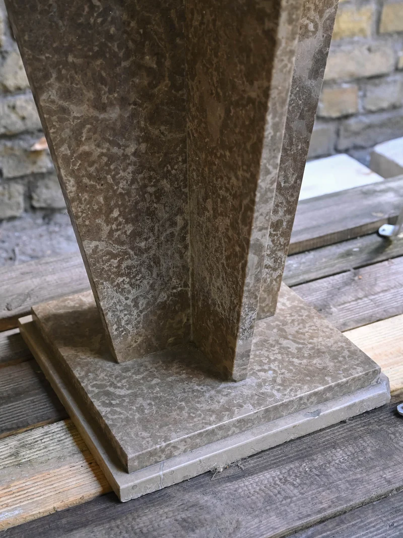 Hanna, la table d'appoint en marbre N°1528