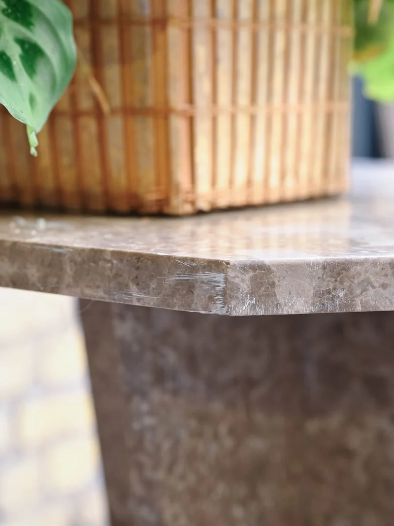 Hanna, la table d'appoint en marbre N°1528