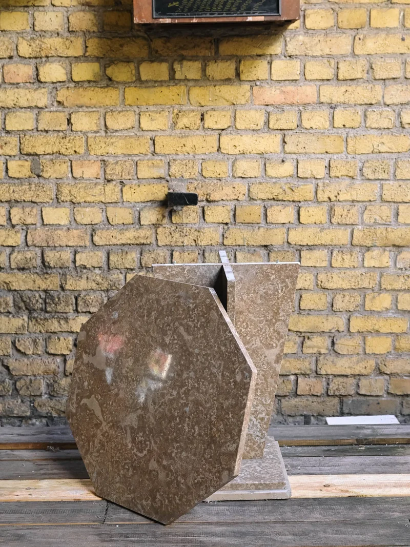 Hanna, la table d'appoint en marbre N°1528