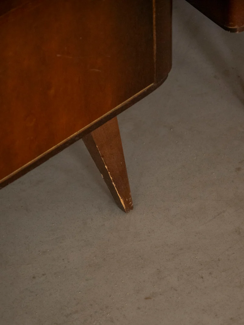 Maïa, la table de chevet au placage en bois foncé N°1577
