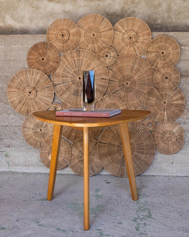 Donna, la table basse tripode N°1531