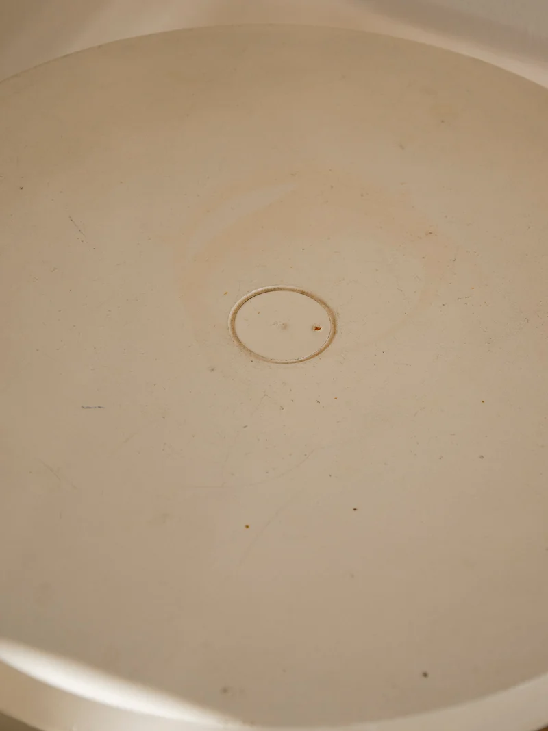 Hanna, la table d'appoint blanche mid-century N°1519