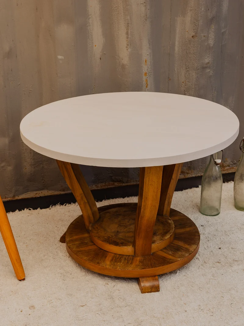 Francine, la table d'appoint en bois blanc N°1495