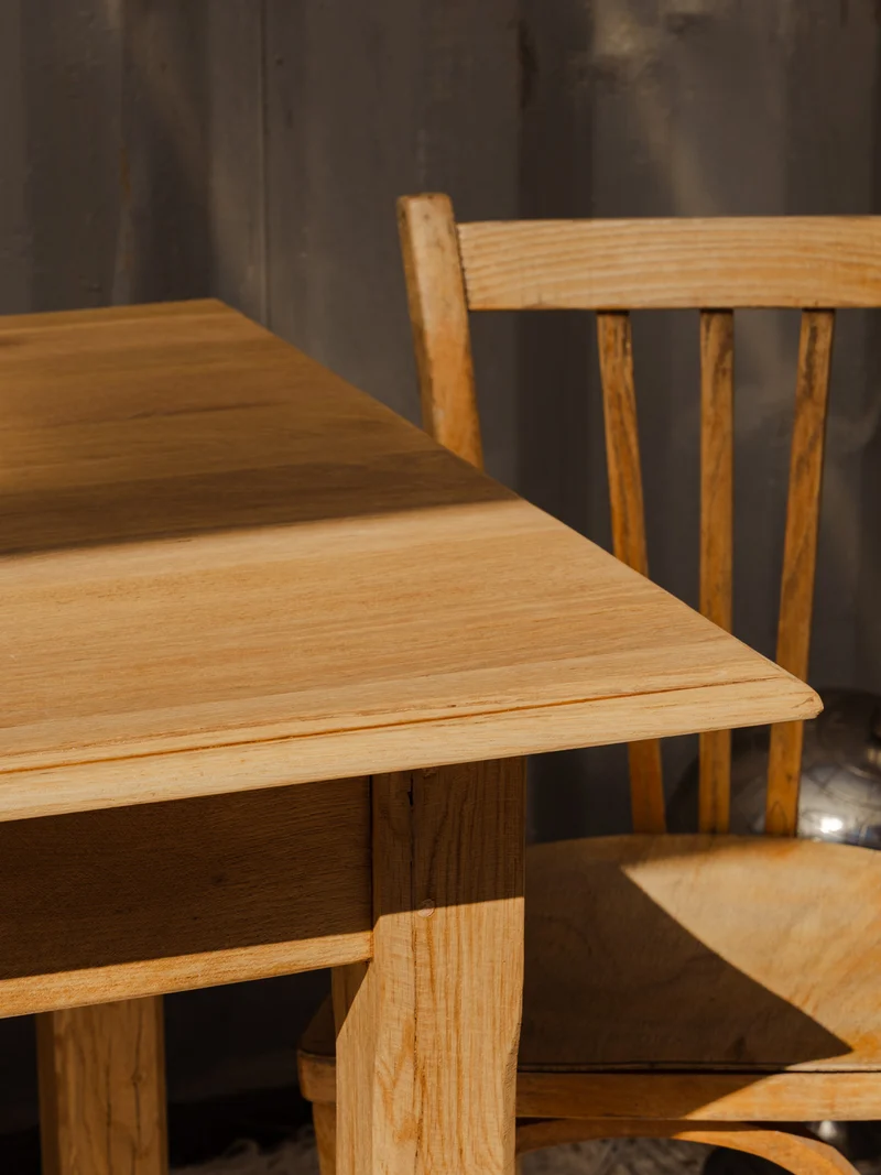 Romy, la table à manger en bois N°1483