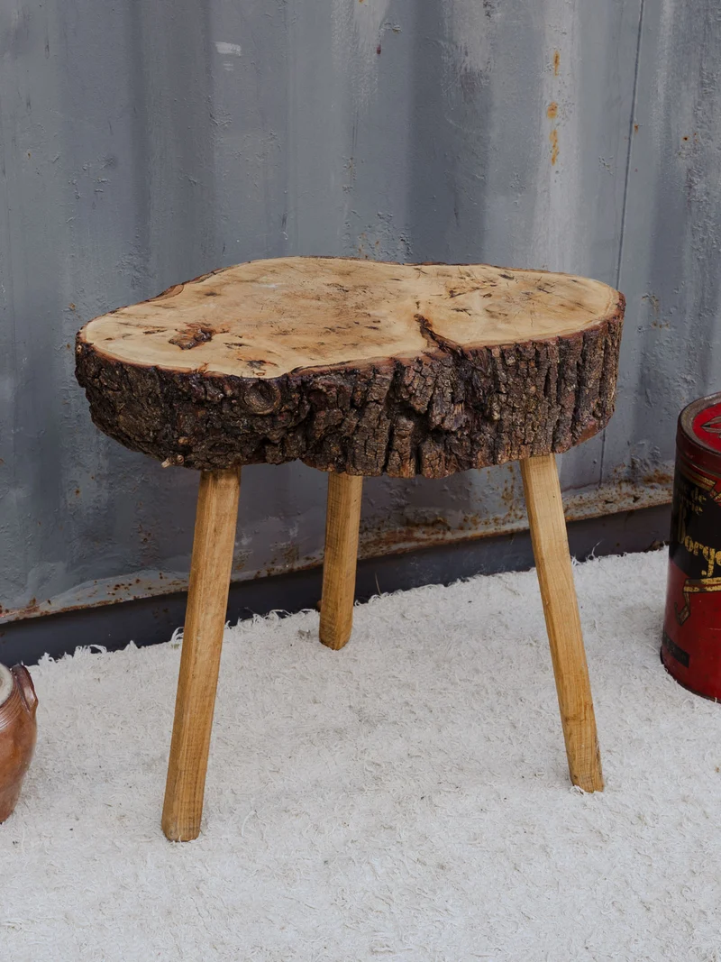 Regis, le tabouret en bois N°1511