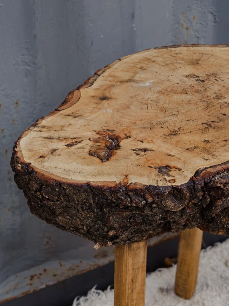 Regis, le tabouret en bois N°1511