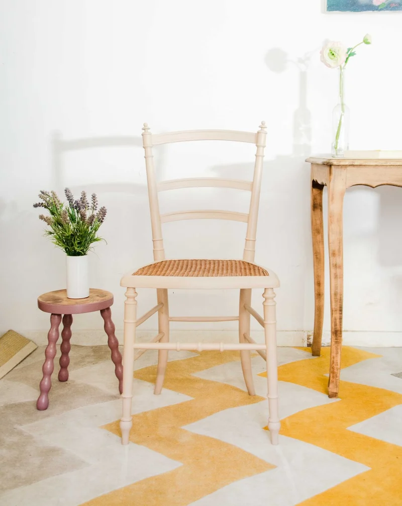 Claude, la petite chaise en cannage N°1570