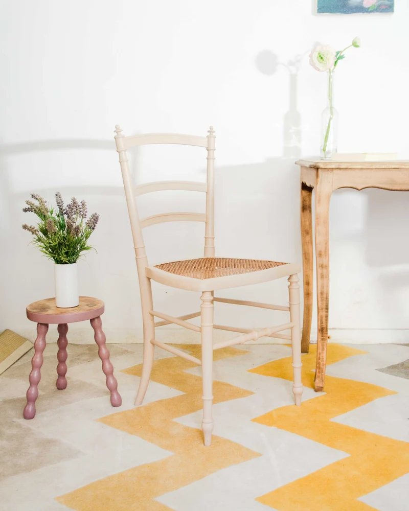 Claude, la petite chaise en cannage N°1570