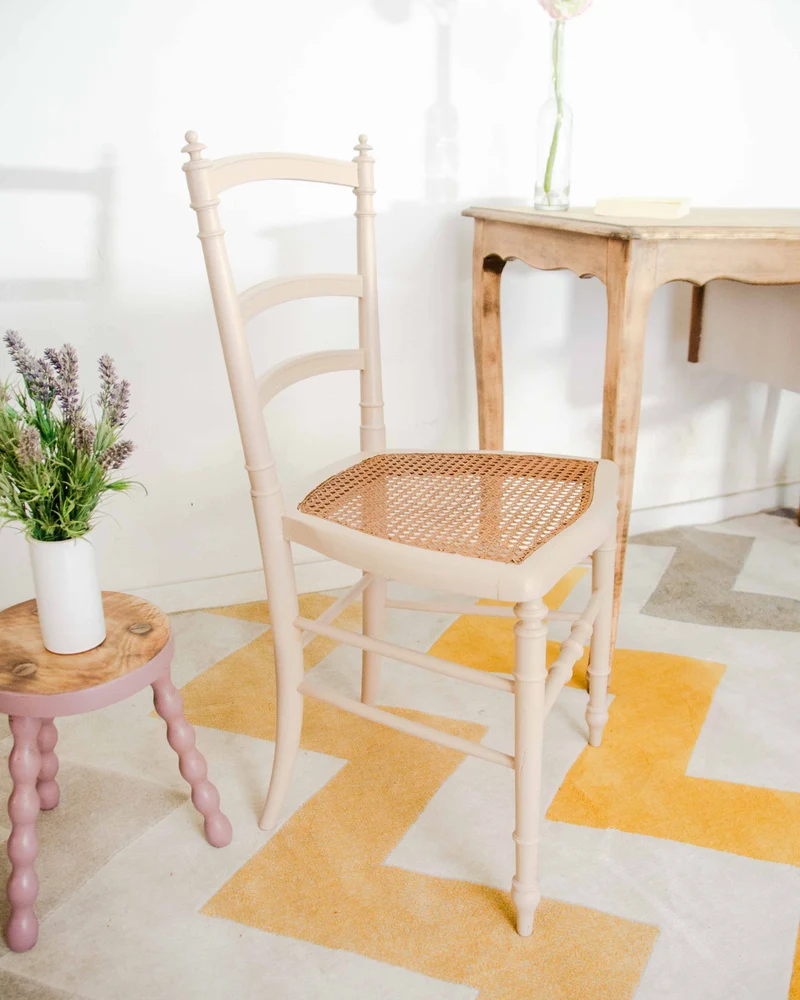 Claude, la petite chaise en cannage N°1570