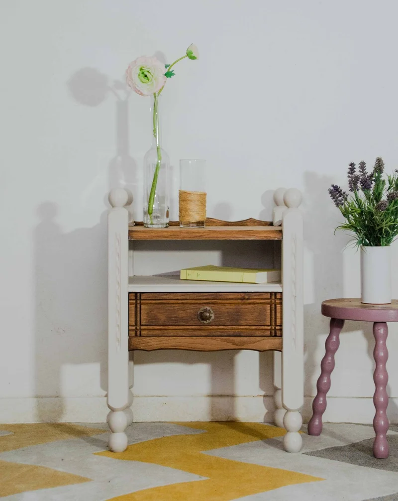 Odile, la table de chevet en chêne N°1535