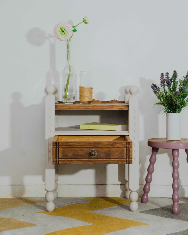 Odile, la table de chevet en chêne N°1535