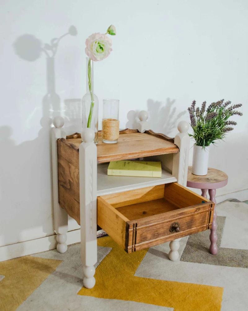 Odile, la table de chevet en chêne N°1535