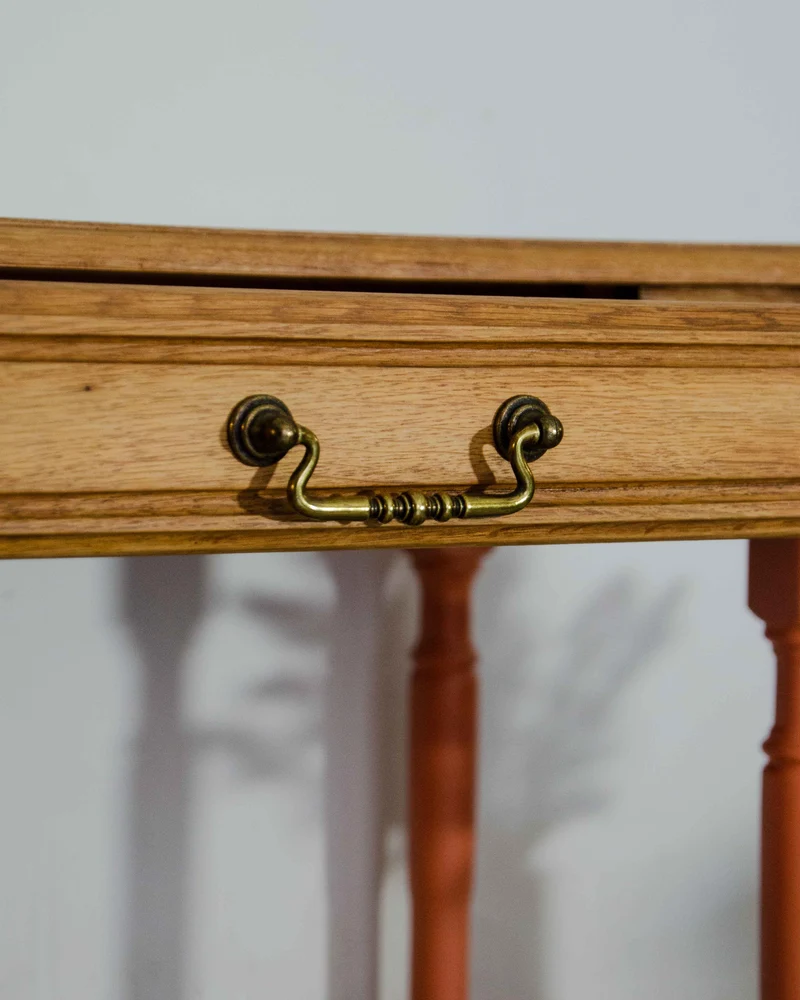 Francine, la table d'appoint en chêne N°1529
