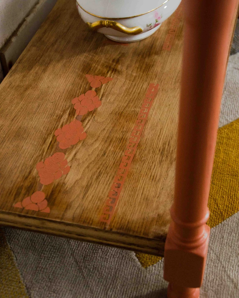 Francine, la table d'appoint en chêne N°1529