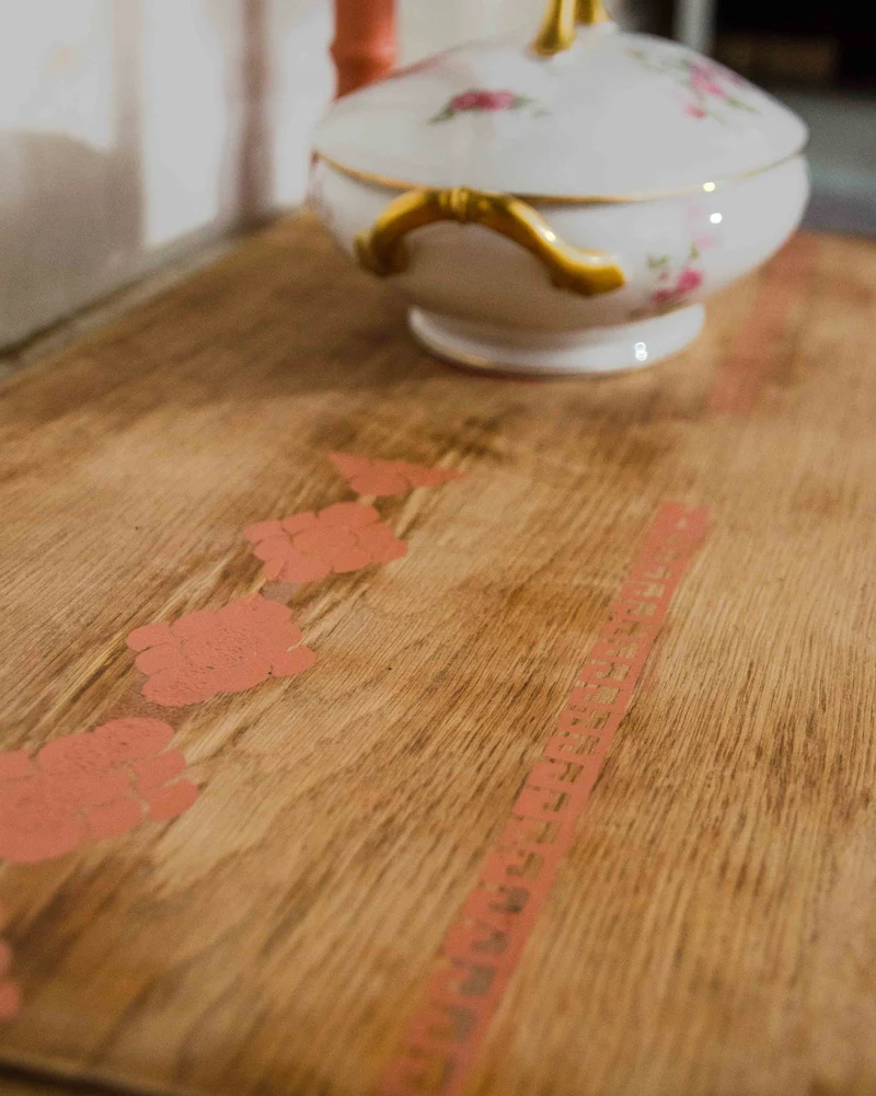 Francine, la table d'appoint en chêne N°1529